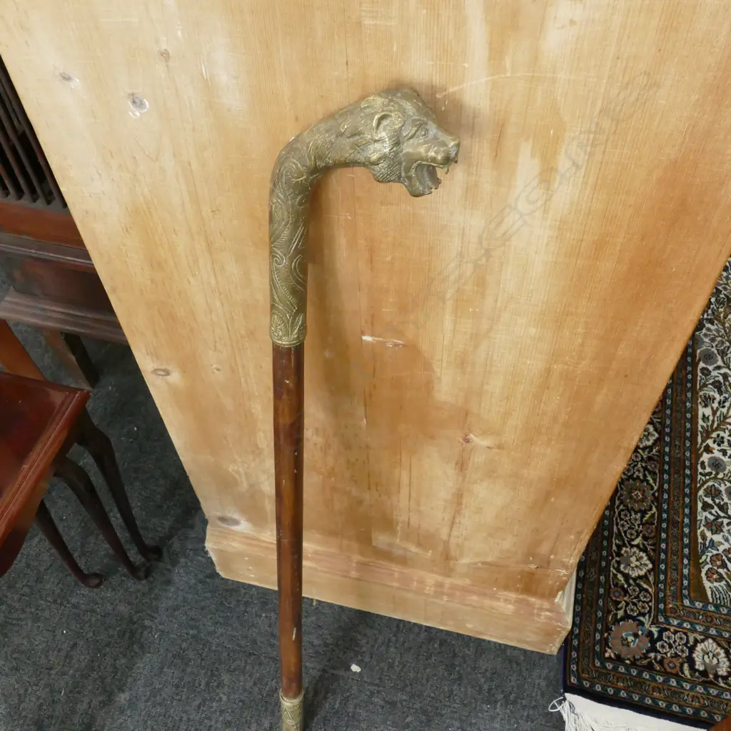 HARDWOOD WALKING STICK WITH BRASS LION HANDLE 1M L Image 1++