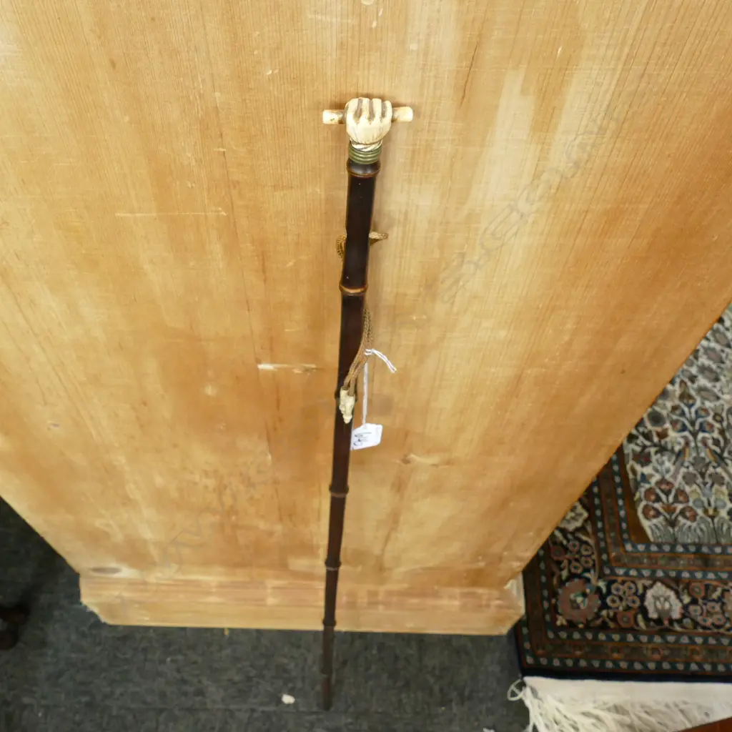 GENTLEMAN'S WALKING STICK - CARVED IVORY AND BRASS HANDLE Image 1++