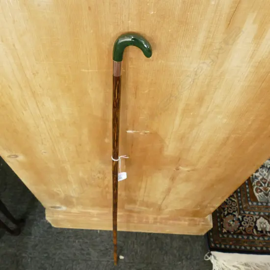 GENTLEMAN'S WALKING STICK - JADE AND GOLD HANDLE