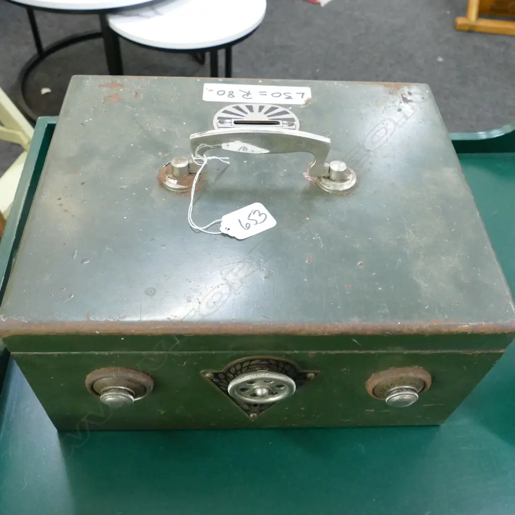 OLD MONEY BOX SAFE CODE: L30 R80 305MM W Image 1++