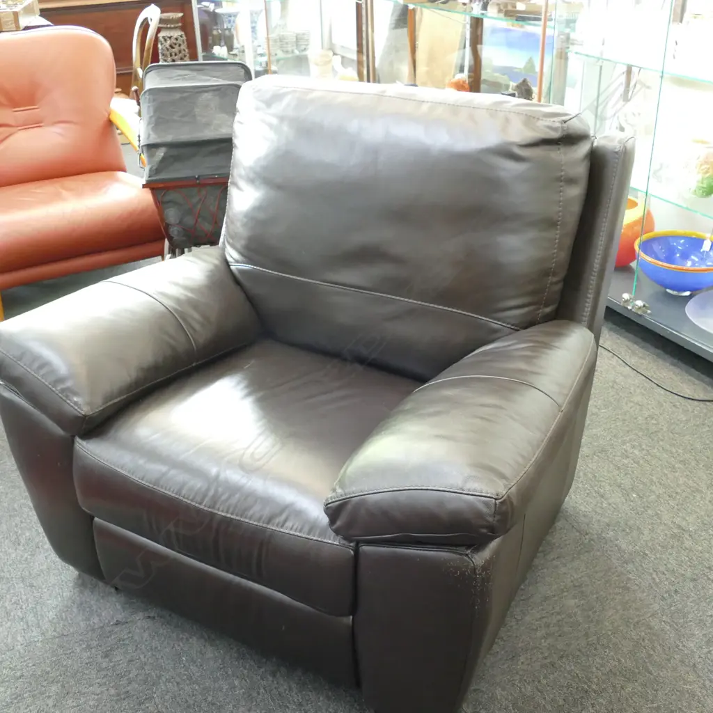LEATHER ARM CHAIR BROWN WITH BUTTONS ON SIDE W.930MM X D.90MM X H.970MM Image 1++