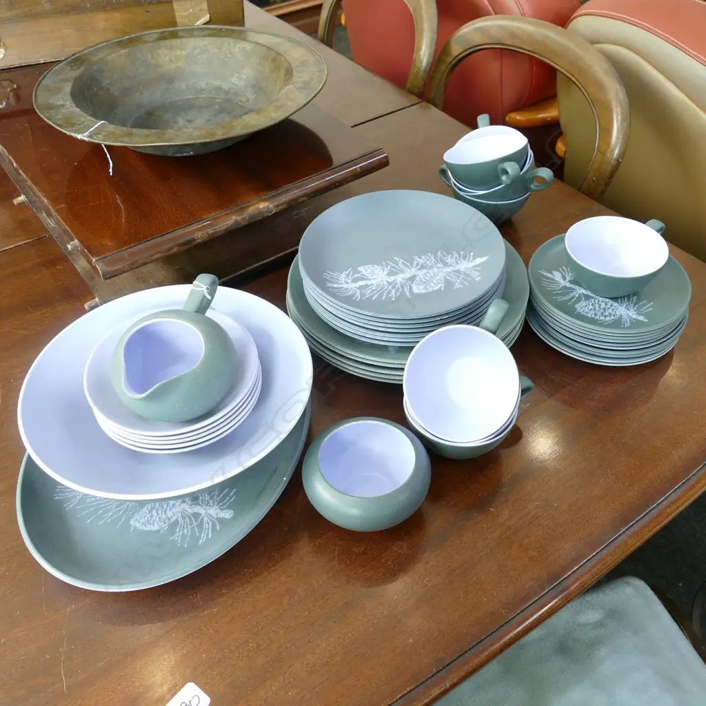 LARGE CROWN LYNN 'PINE' DINNERSET BY DOROTHY THORPE Image 1++