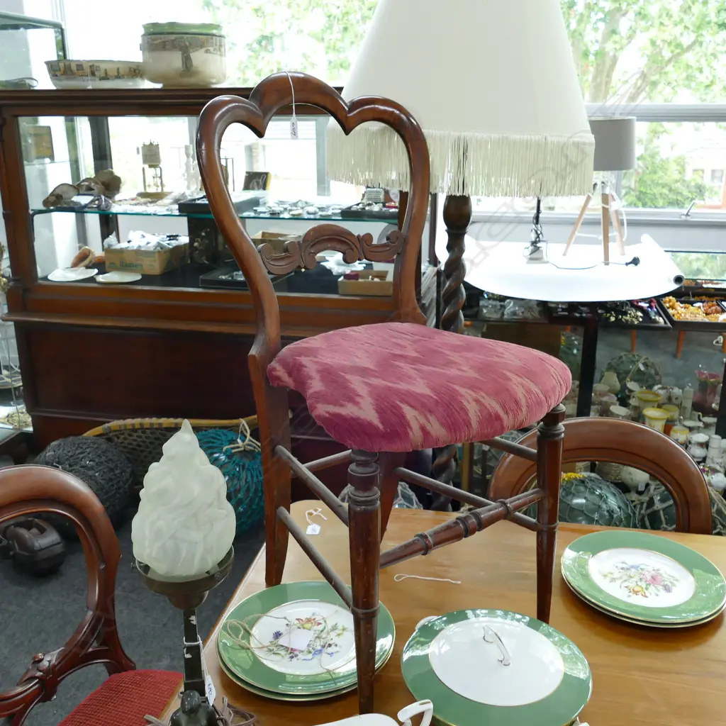 MAHOGANY OCC. CHAIR Image 1++