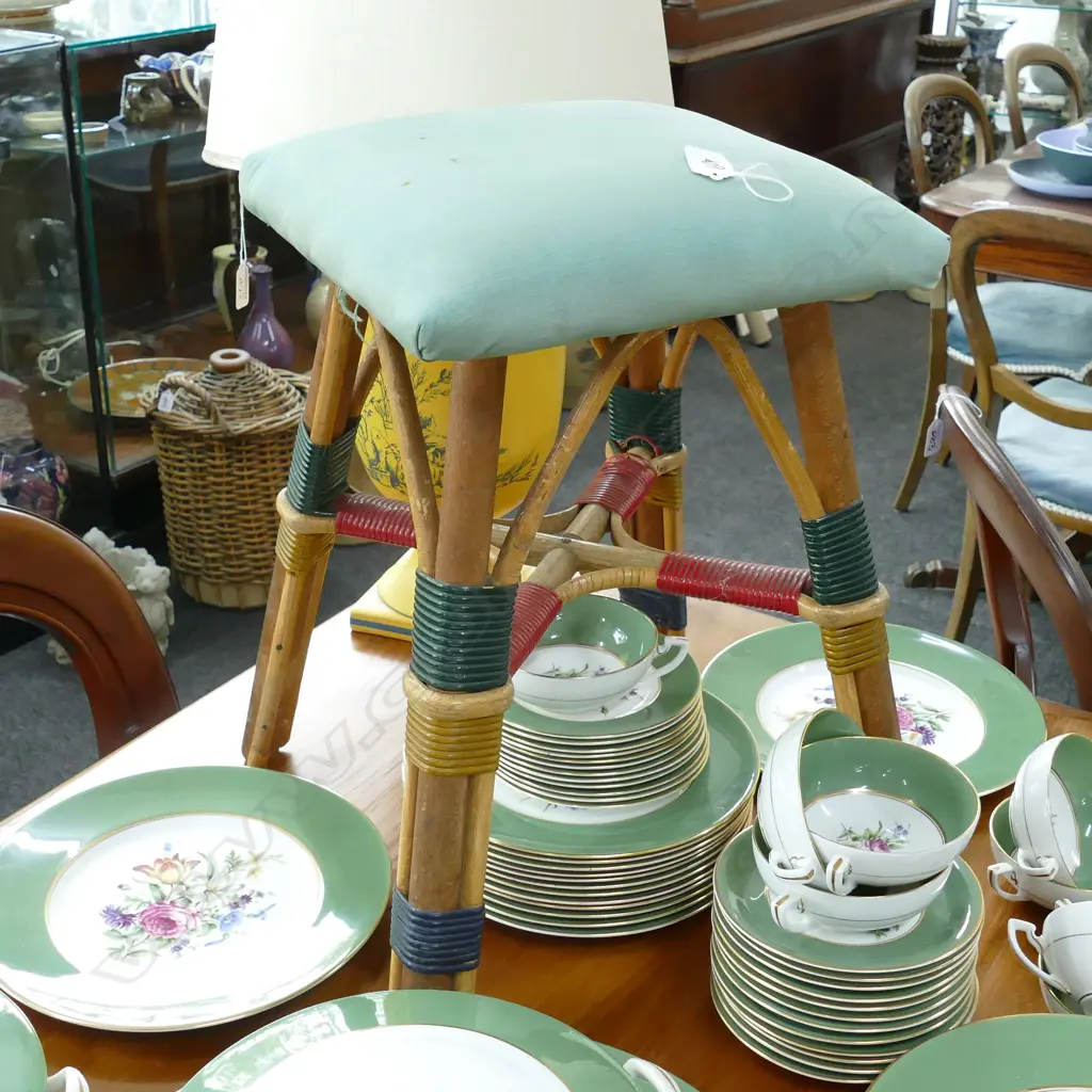 CARNIVAL CANE STOOL Image 1++