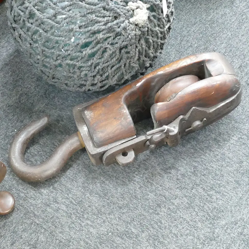 VINTAGE WOODEN PULLEY Image 1++