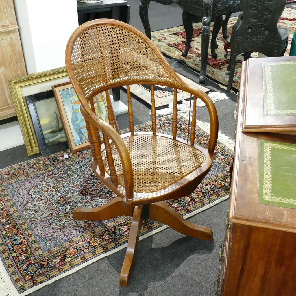 CANE CAPTAINS CHAIR 970MM H Image 1++