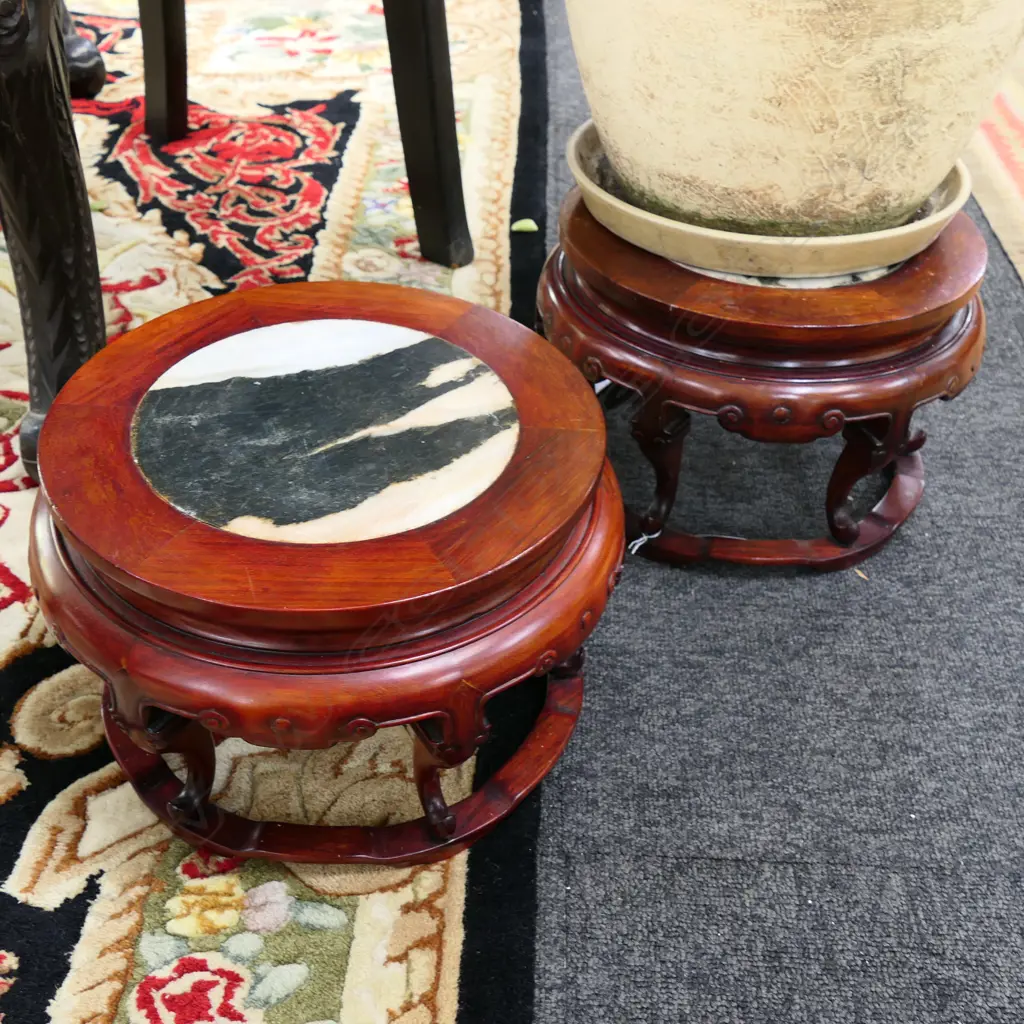 2 CARVED PEDESTALS WITH MARBLE TOPS H.190MM Image 1++