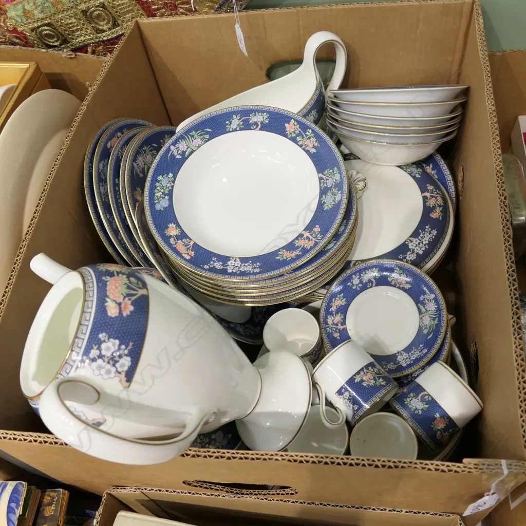 LOT WEDGEWOOD BLUE CYAN PATTERN PART DINNER SERVICE, APPROX 50 PIECES Image 1++