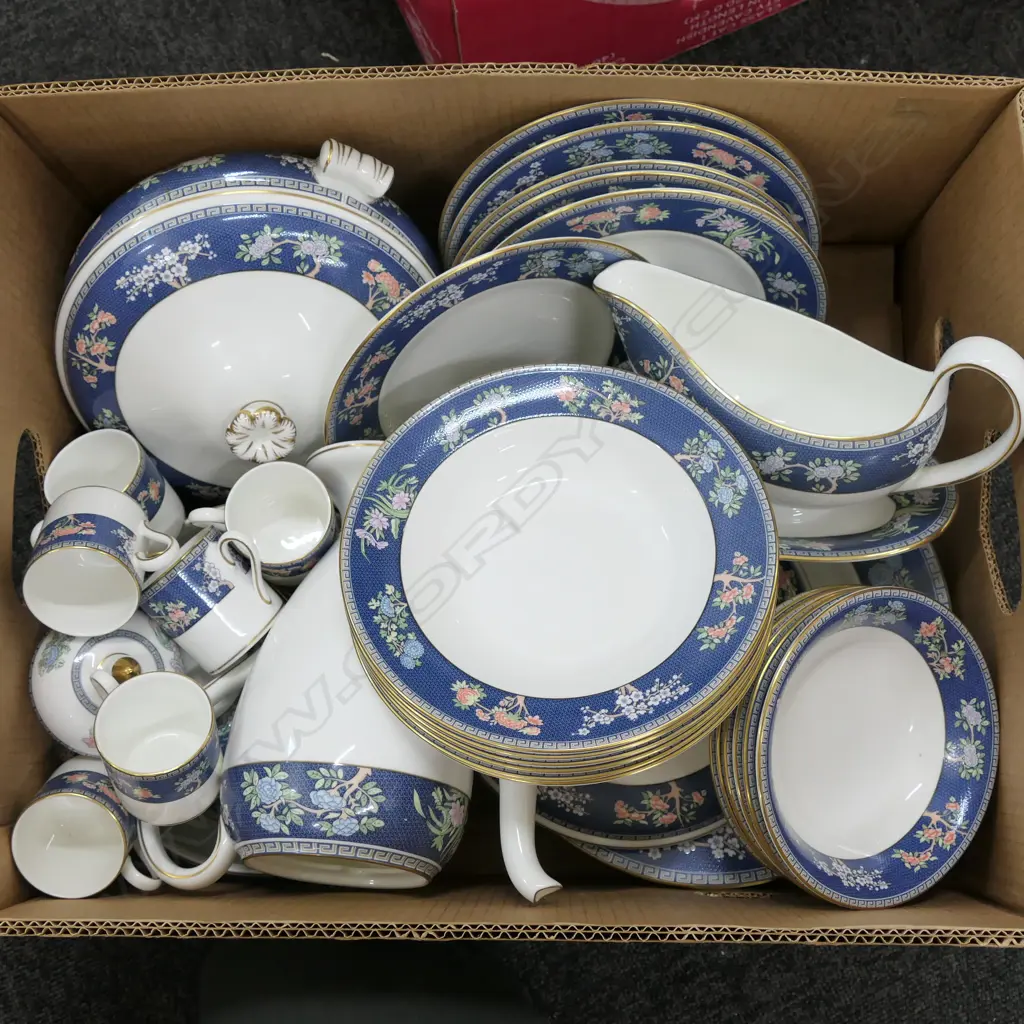 LOT WEDGEWOOD BLUE CYAN PATTERN PART DINNER SERVICE, APPROX 50 PIECES Image 1++