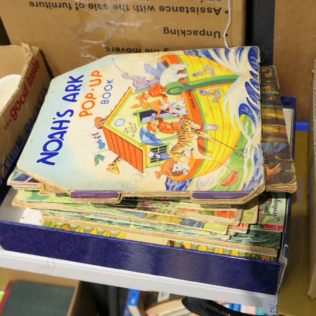 BOX VINTAGE CHILDRENS BOOKS Image 1++