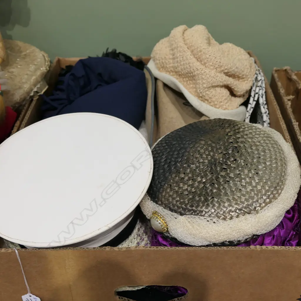 LOT ASST VINTAGE HATS Image 1++