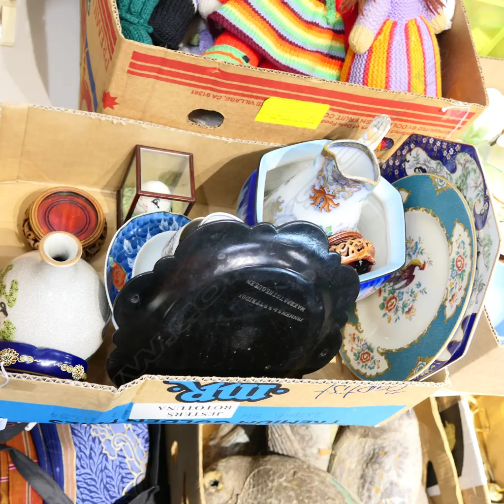 BOX LOT ASST ORIENTAL CERAMICS ETC Image 1++