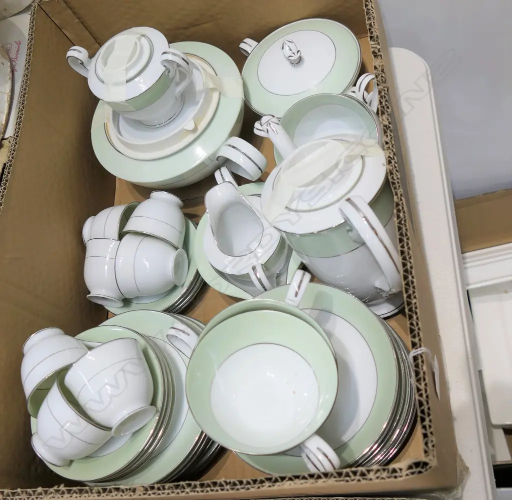 LARGE SOKO CHINA TEA AND COFFEE SERVICE Image 1++