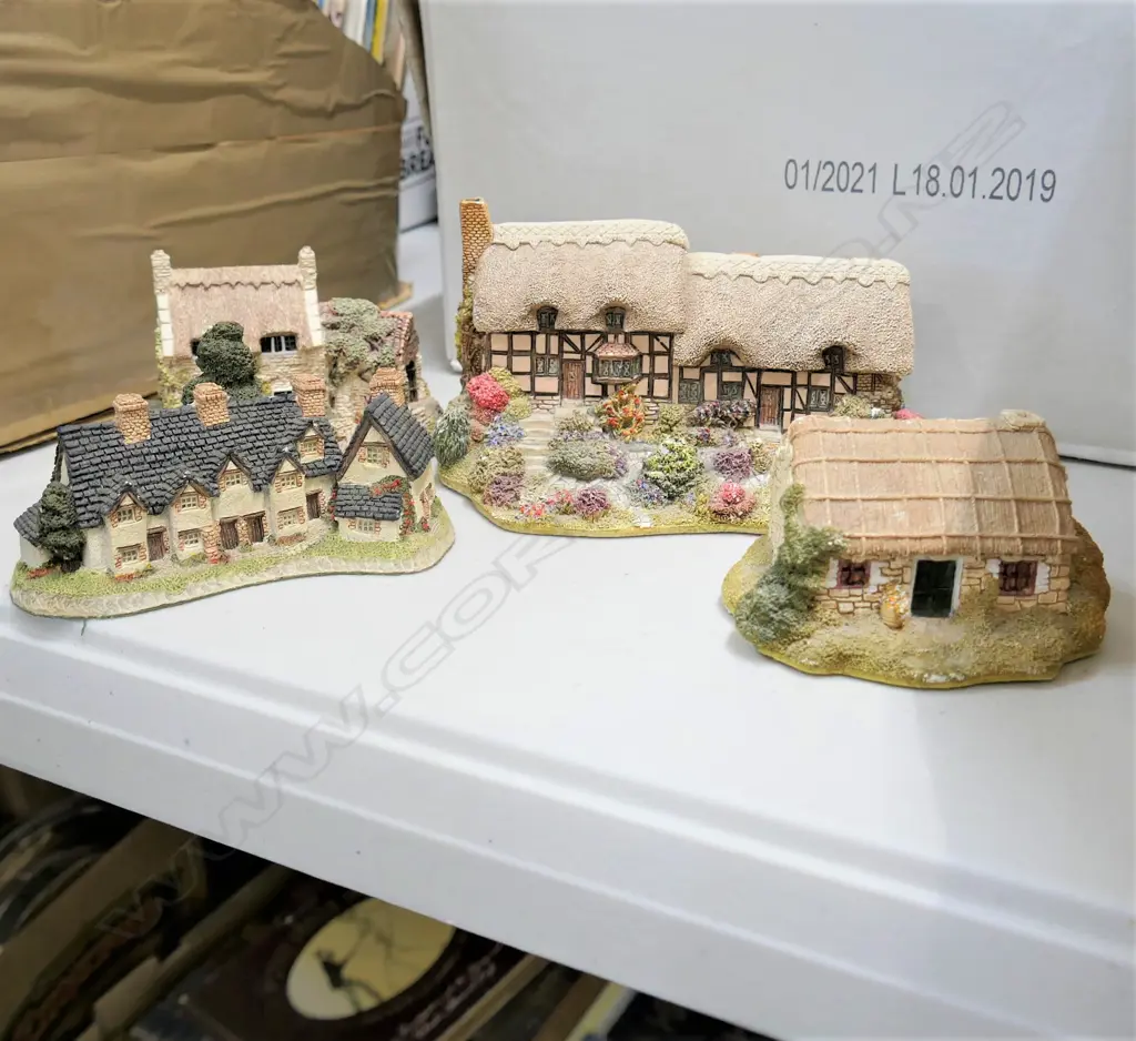 BOX LOT 4 LILLIPUT LANE COTTAGES ONE AF (CHIMNEYS IN BOX) Image 1++