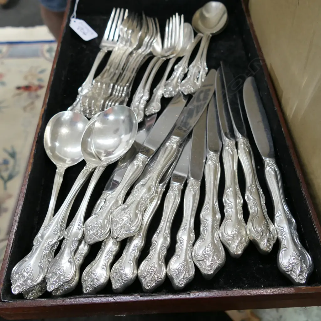TRAY OF ROGERS BROS. 'ORLEANS' CUTLERY Image 1++