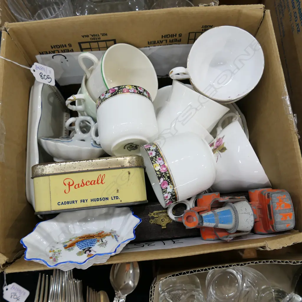 BOX LOT ASST. CHINA Image 1++