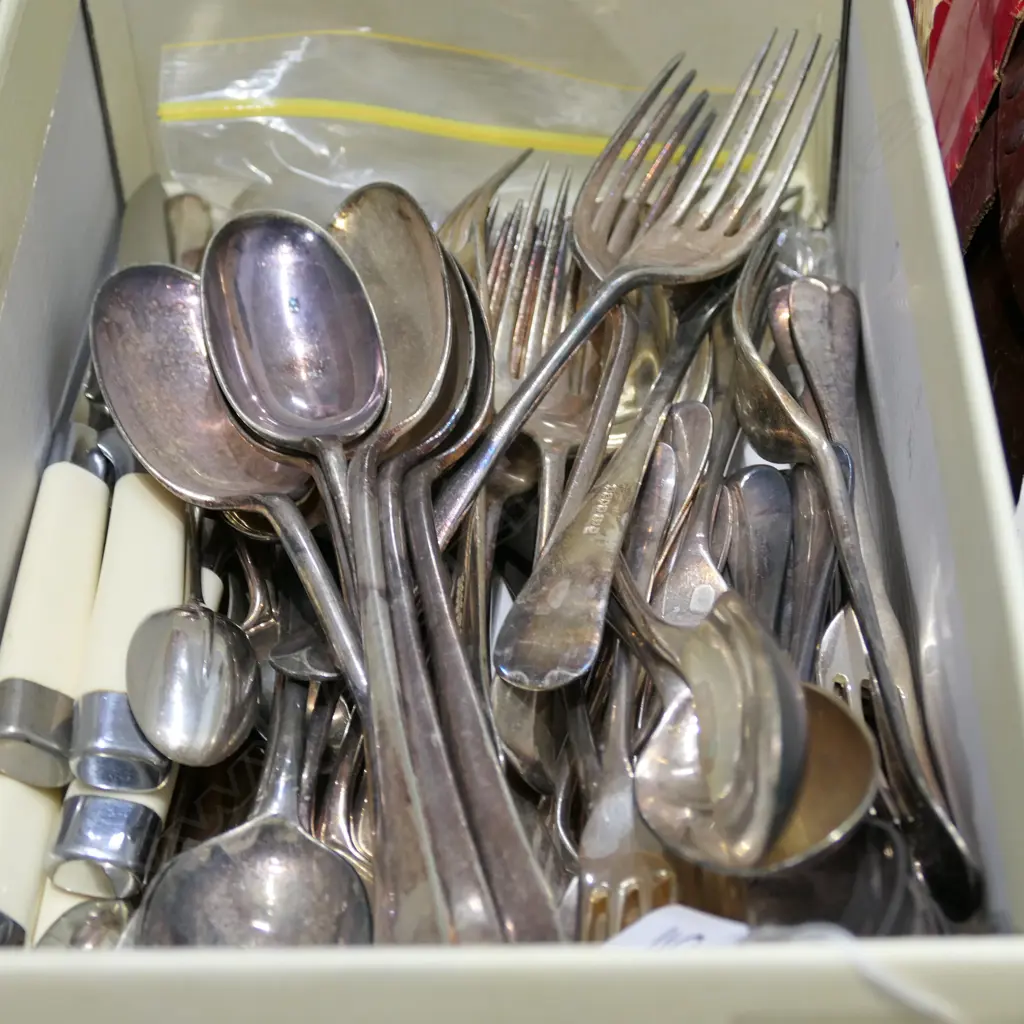 BOX LOT CUTLERY Image 1++