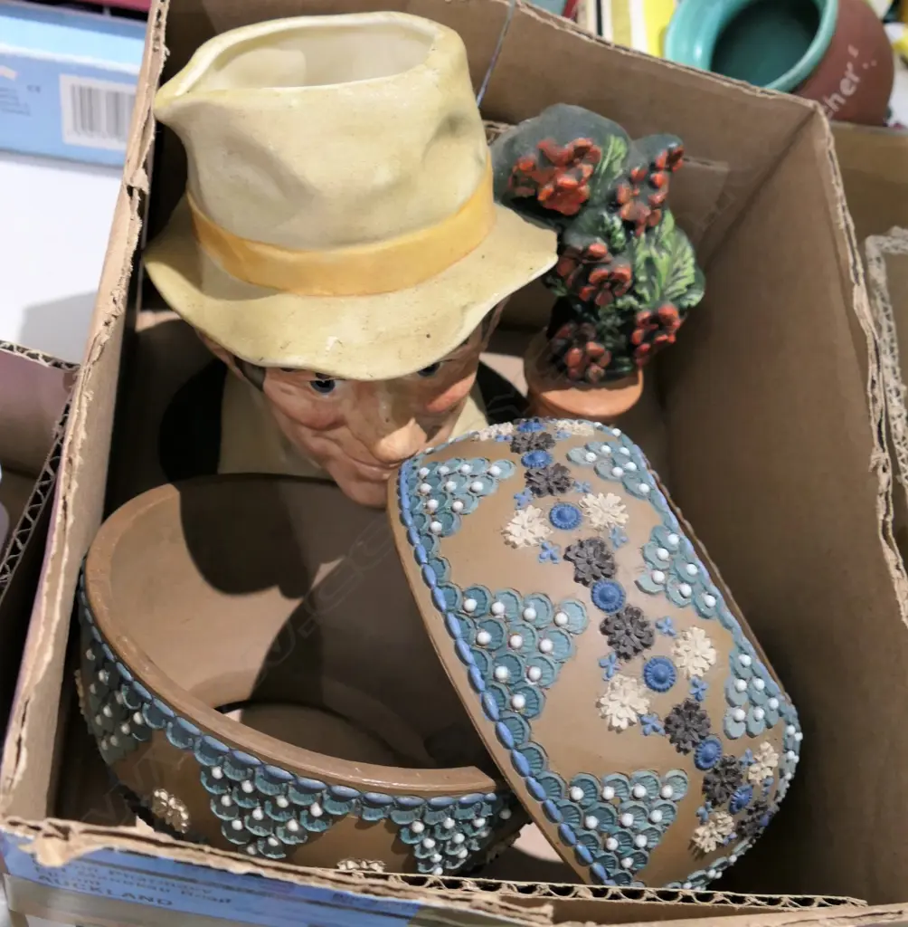 BOX LOT ROYAL DOULTON GARDENER CHARACTER JUG PLUS 2 EARLY DOULTON PIECES Image 1++