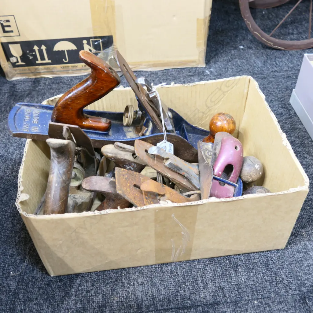 5 VINTAGE WOODWORKING PLANES BAILEY RECORD ETC Image 1++