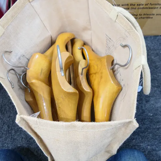 BOX LOT 6 REGUITTI HANDMADE ITALIAN COAT HANGERS