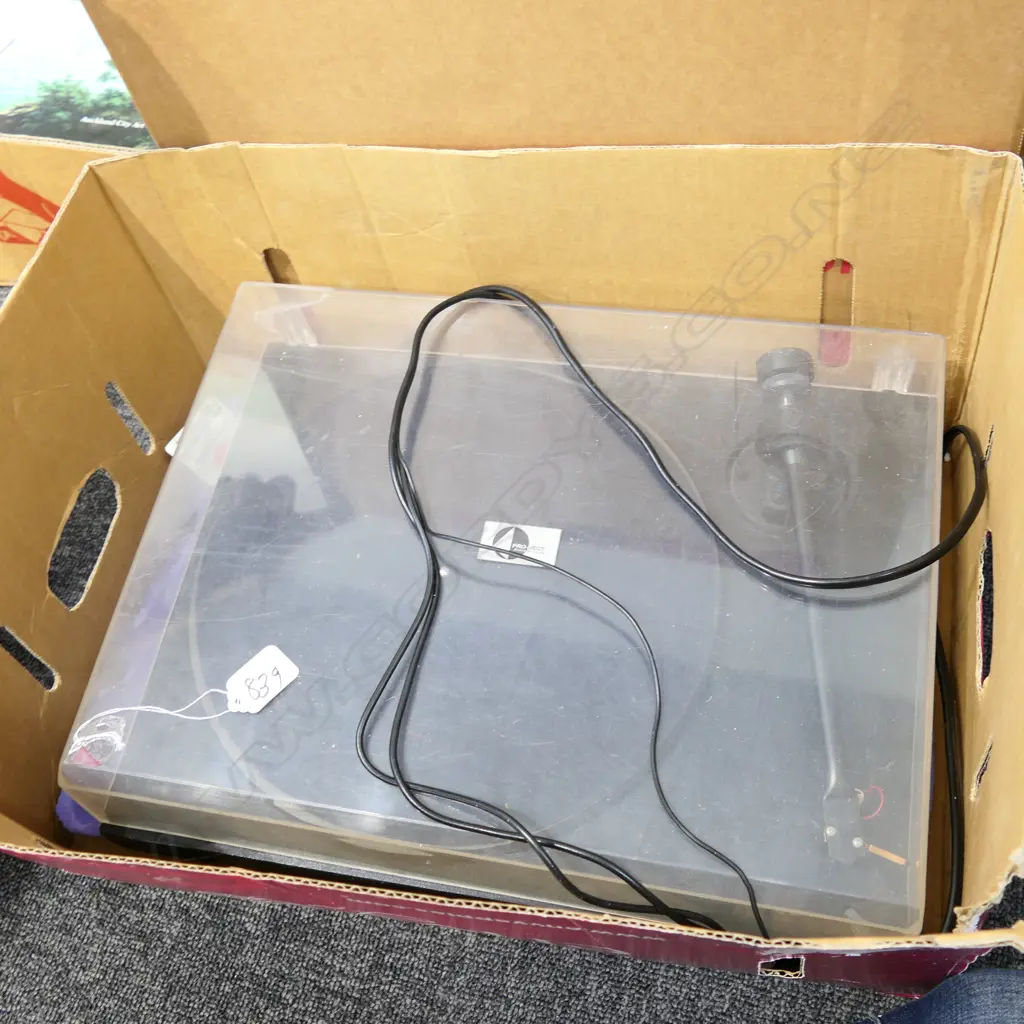 RECORD PLAYER - PRO-JECT AUDIO SYSTEMS - WORKING Image 1++