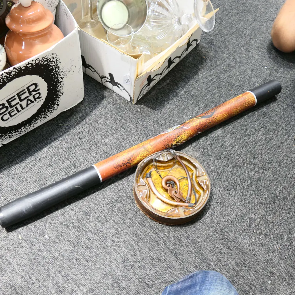 LOT ASST INCL. MAORI MOTIF LEATHERWORK SURROUND ASHTRAY + TAPA Image 1++