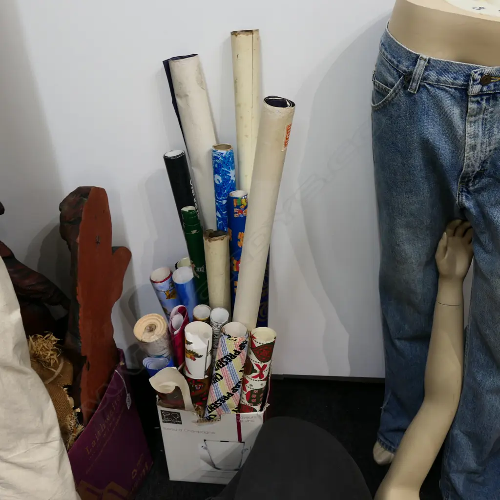 BOX LOT ASST. WRAPPING / TEXTURED PAPER Image 1++