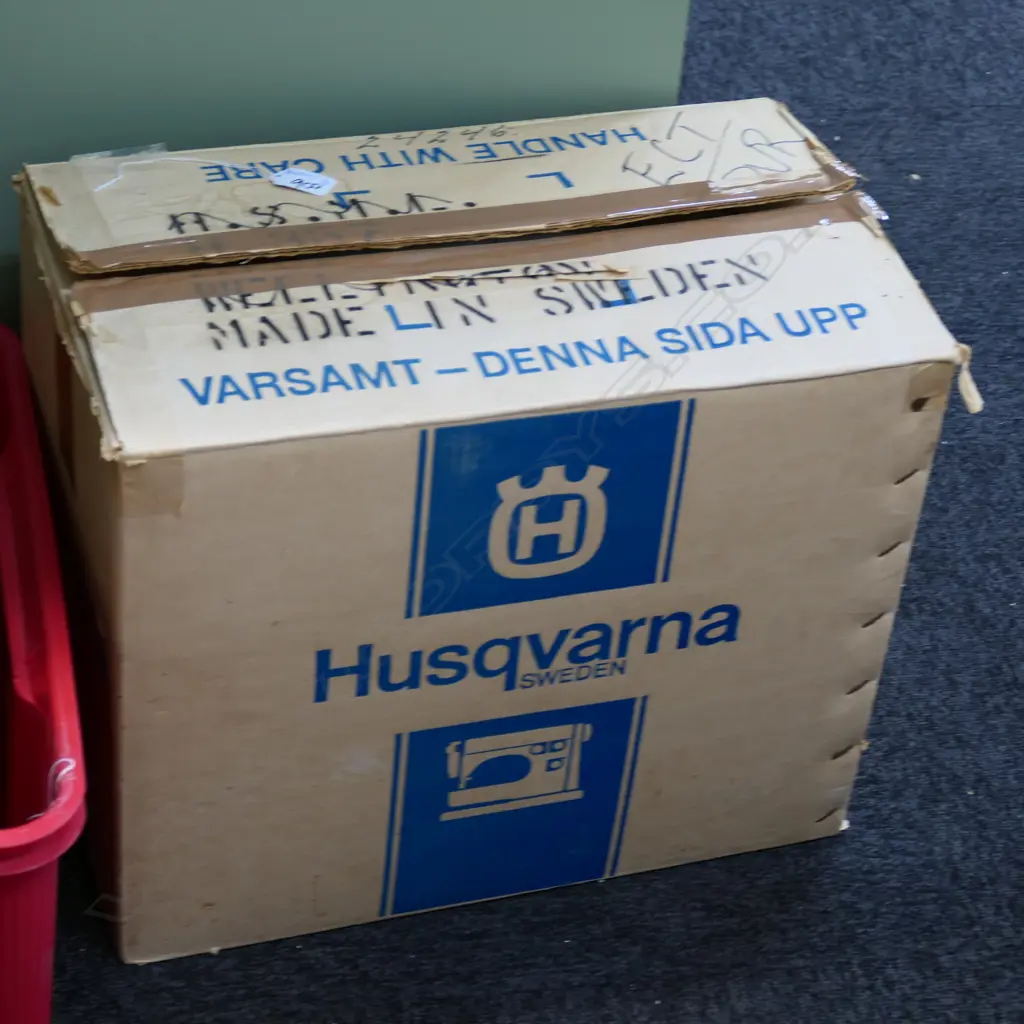 HUSQVARNA SEWING MACHINE Image 1++