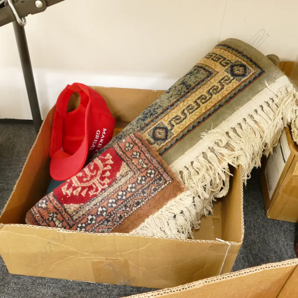 BOX LOT MACHINE WOVEN RUGS, MAGA HAT, 2 BOOKS Image 1++
