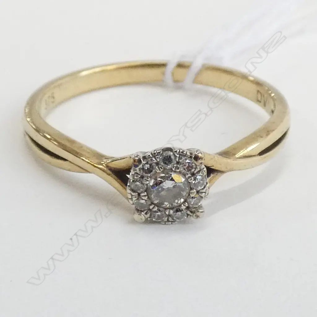 9CT & DIAMOND CLUSTER RING + VAL. CERT $599 Image 1++