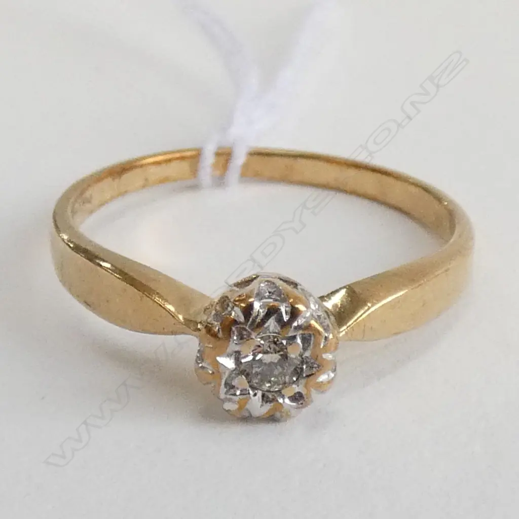 9CT YELLOW GOLD DIAMOND SOLITAIRE RING Image 1++
