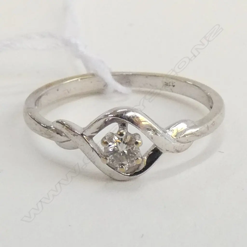 9CT WHITE GOLD DAIMOND SOLITAIRE RING Image 1++