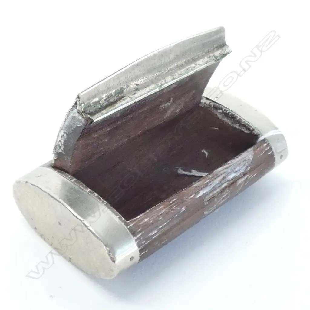 IVORY AND SILVER L.A JURASSIENNE SNUFFBOX Image 1++