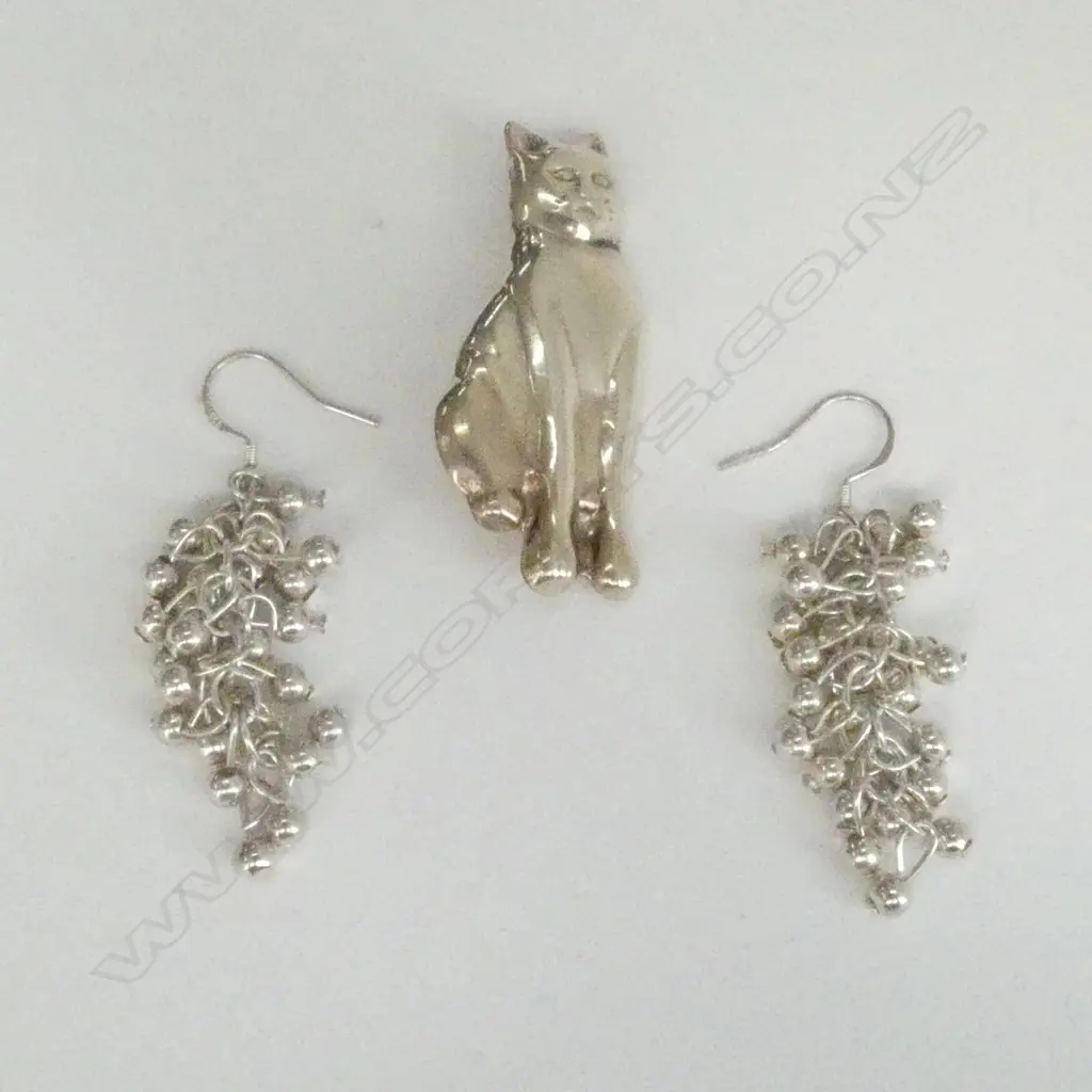 SILVER CAT BROOCH & SILVER DROP EARRINGS Image 1++