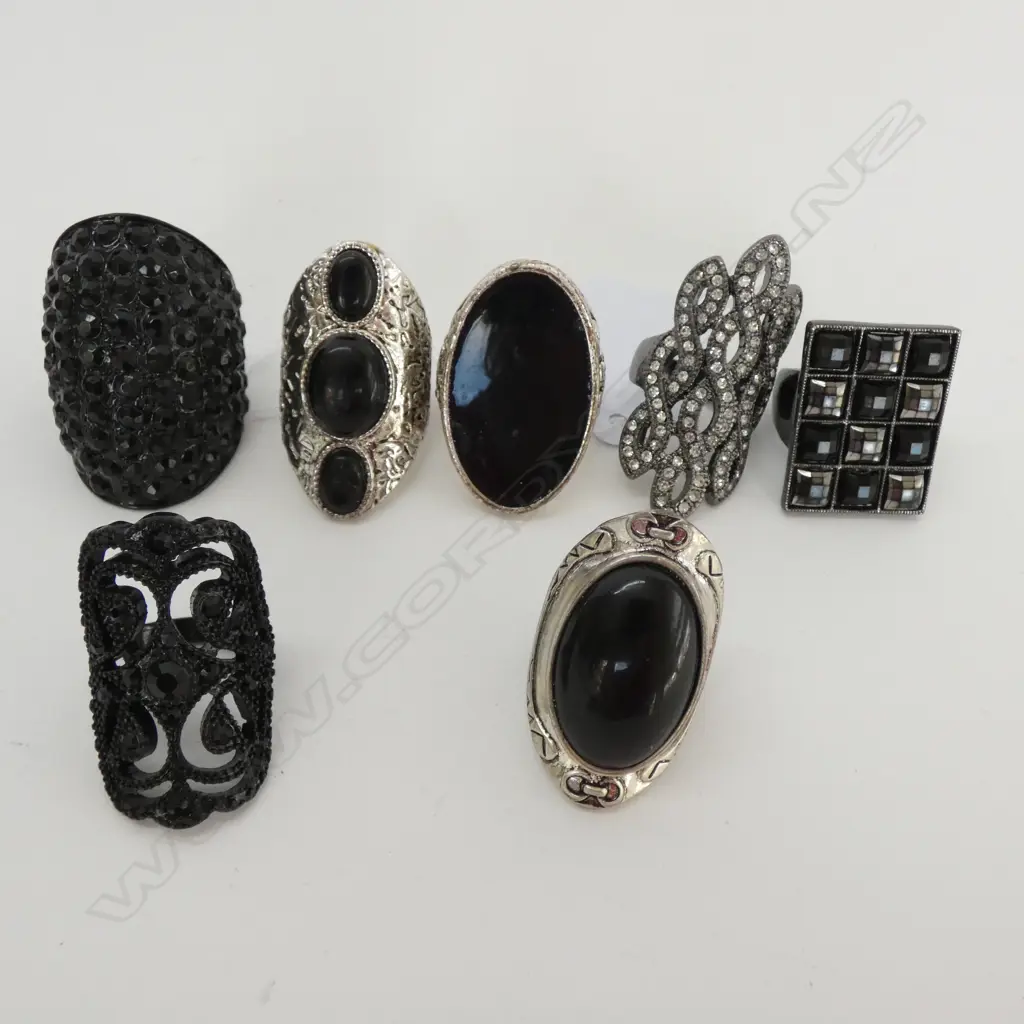 7 LARGE DRESS RINGS Image 1++