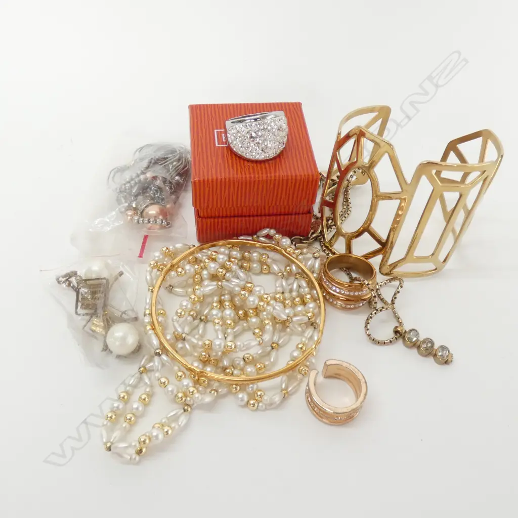 DRYBERG KERN CUFF, RING & PENDANT + BOXED "ENVY" RING ETC  Image 1++