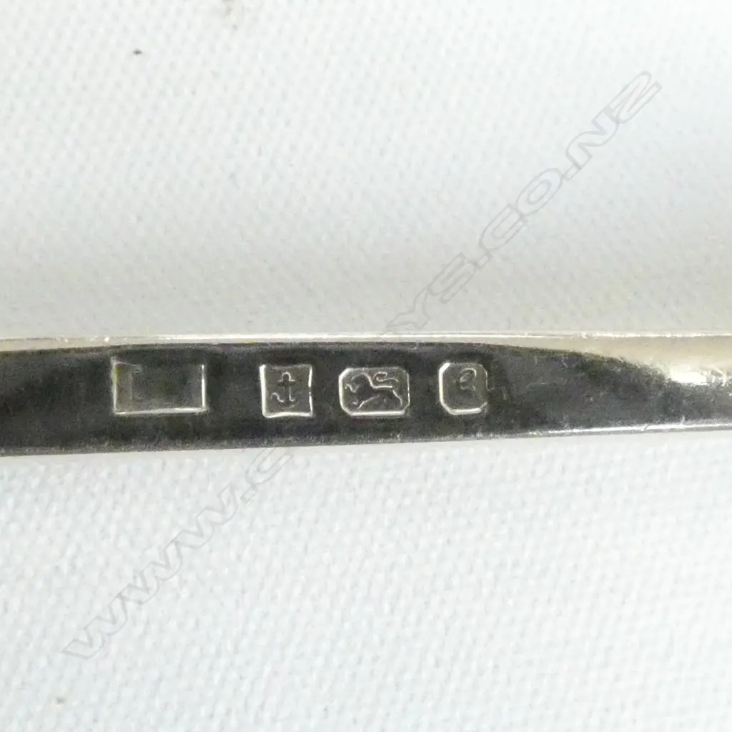 2 STG SILVER SPOONS + 2 THIMBLES (1 S/SILVER) Image 1++