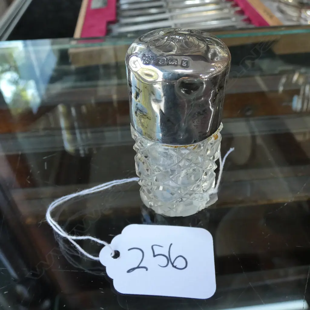 EDWARDIAN SILVER TOP CRYSTAL SMELLING SALTS BOTTLE Image 1++