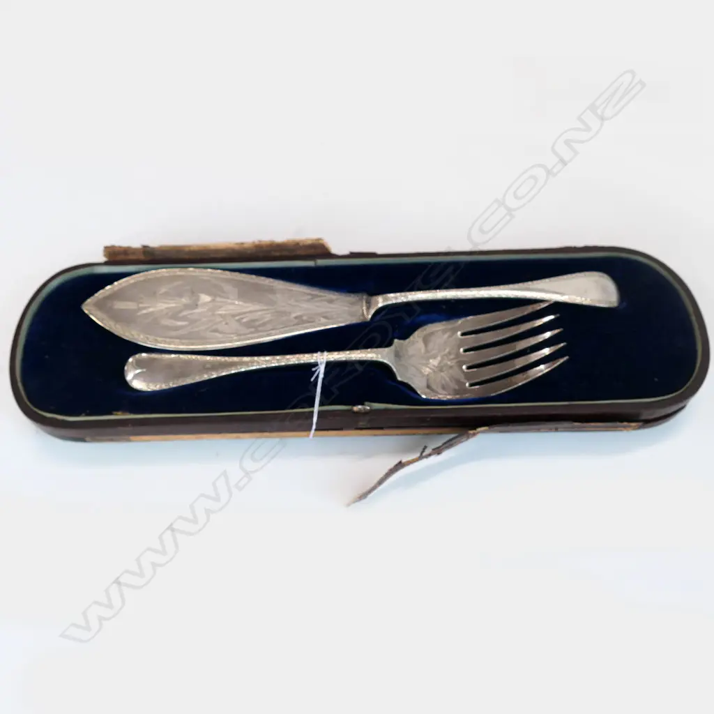 LARGE FISH SERVING FORK & KNIFE IN CASE (AF) L. 390MM Image 1++