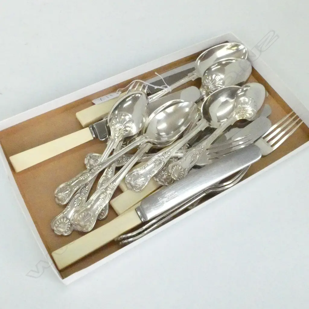QUALITY SILVER PLATE KINGS PATTERN CUTLERY SERVICE.... Image 1++
