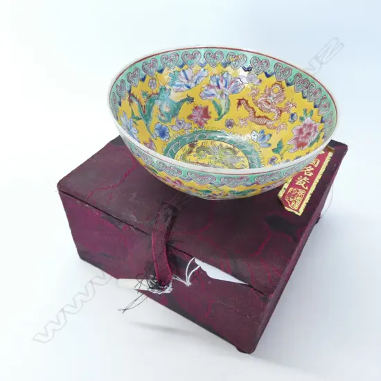 CHINESE TONGZHI SEAL MARKED BOWL IN BOX 120MM DIA 