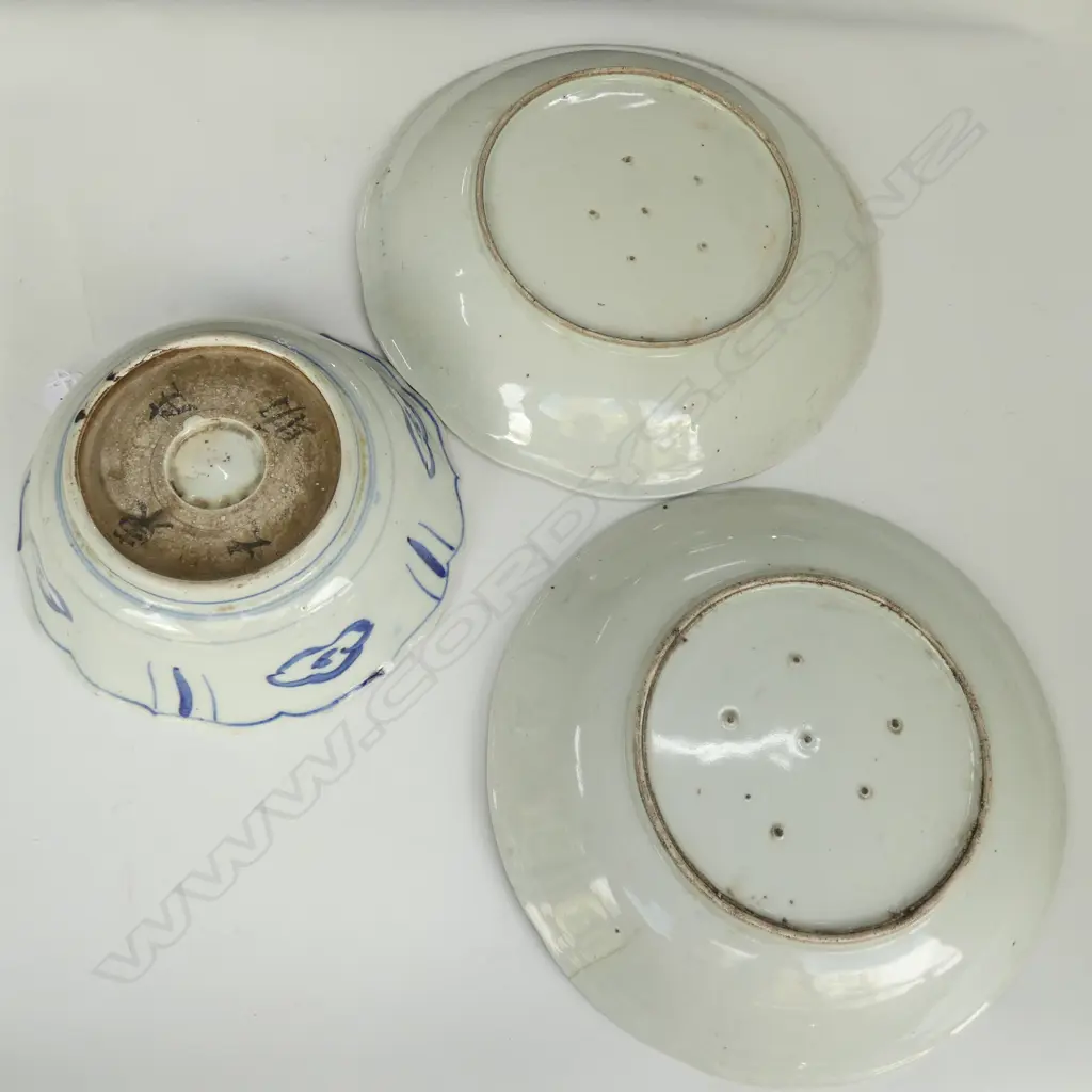 3 OLD JAPANESE BLUE & WHITE PCES; 2 DISHES & BOWL... Image 1++