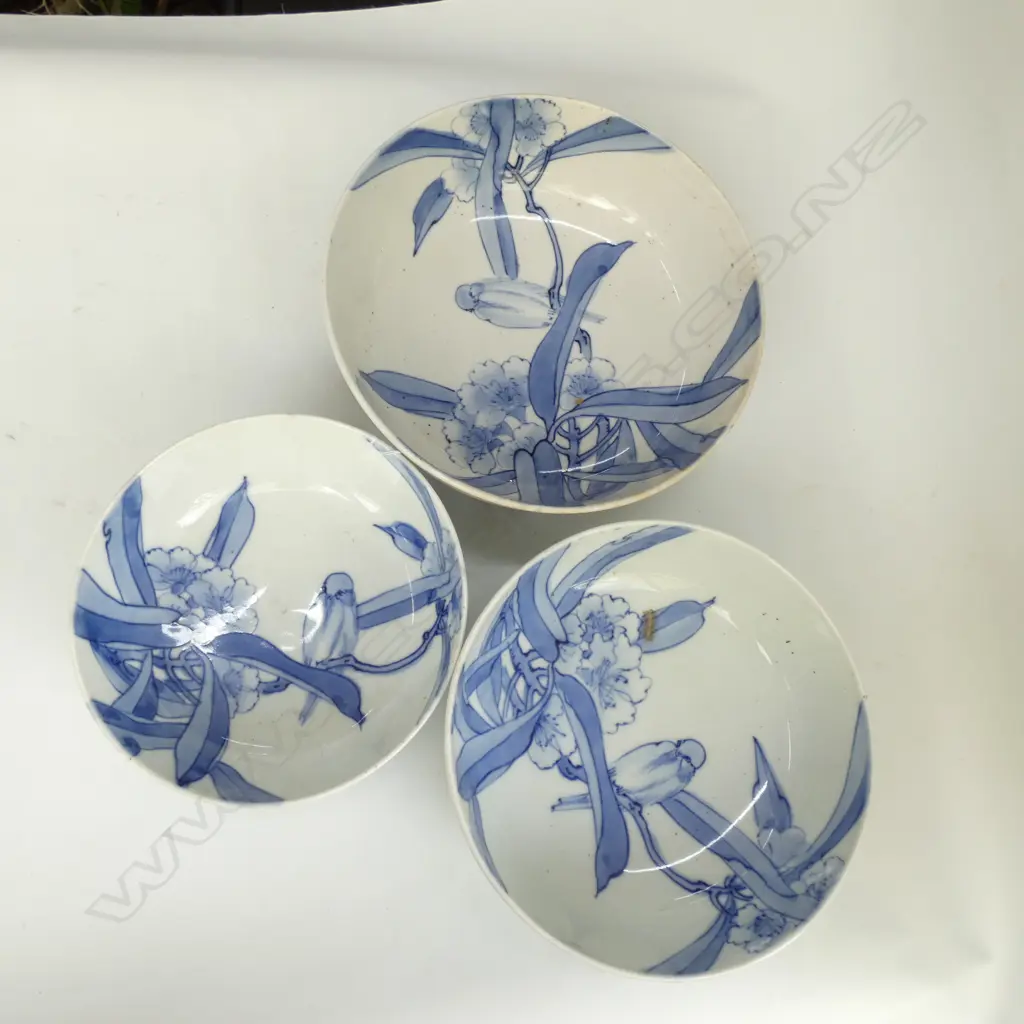 SET 3 JAPANESE BLUE & WHITE BOWLS GRADUATING... Image 1++