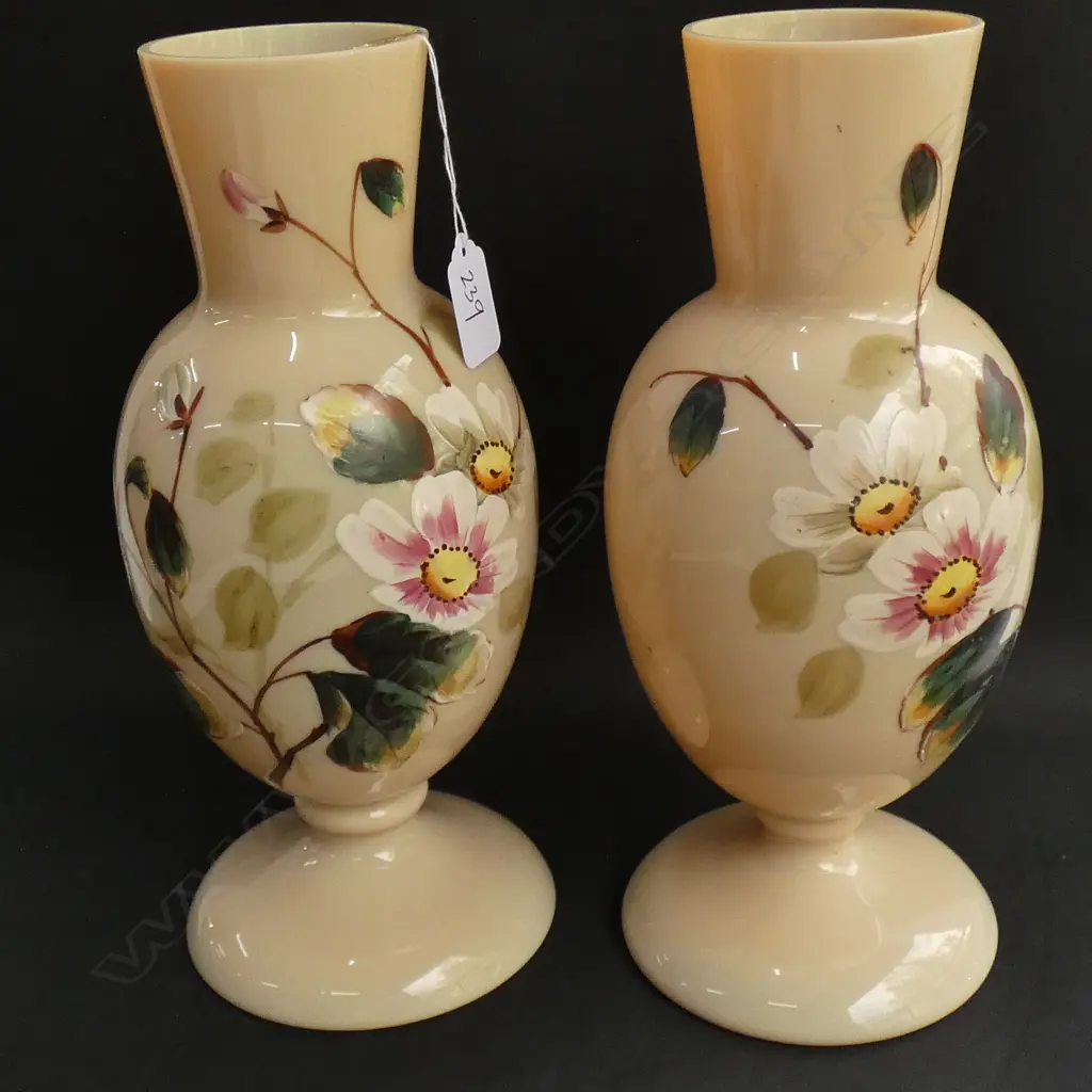 PR VICTORIAN MILK GLASS VASES H. 290MM Image 1++