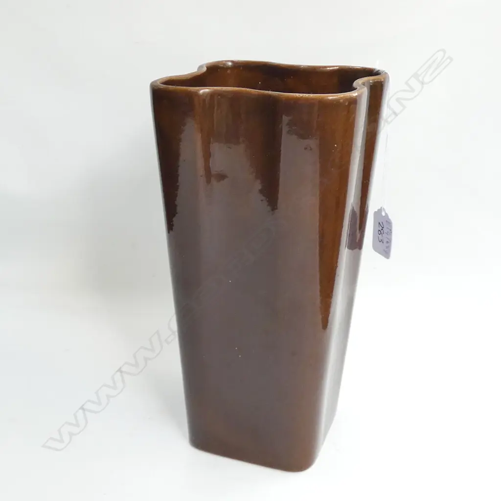 A BENHAR SQUARE VASE N.Z Image 1++