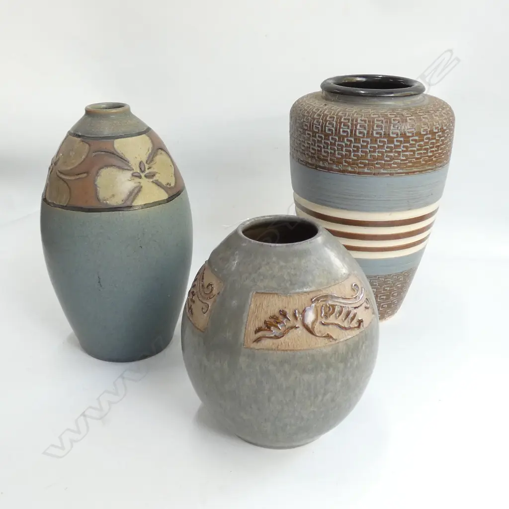 3 EUROPEAN VASES Image 1++