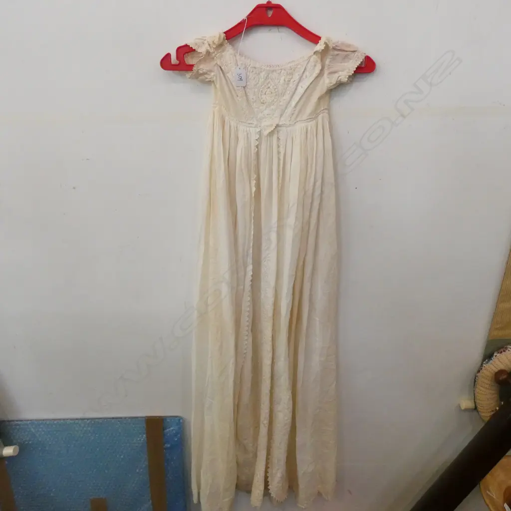 VICT CHRISTENING GOWN Image 1++