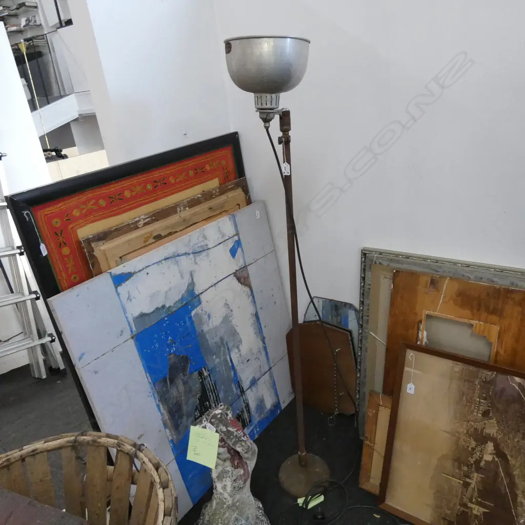 VINTAGE INDUSTRIAL STANDARD LAMP Image 1++