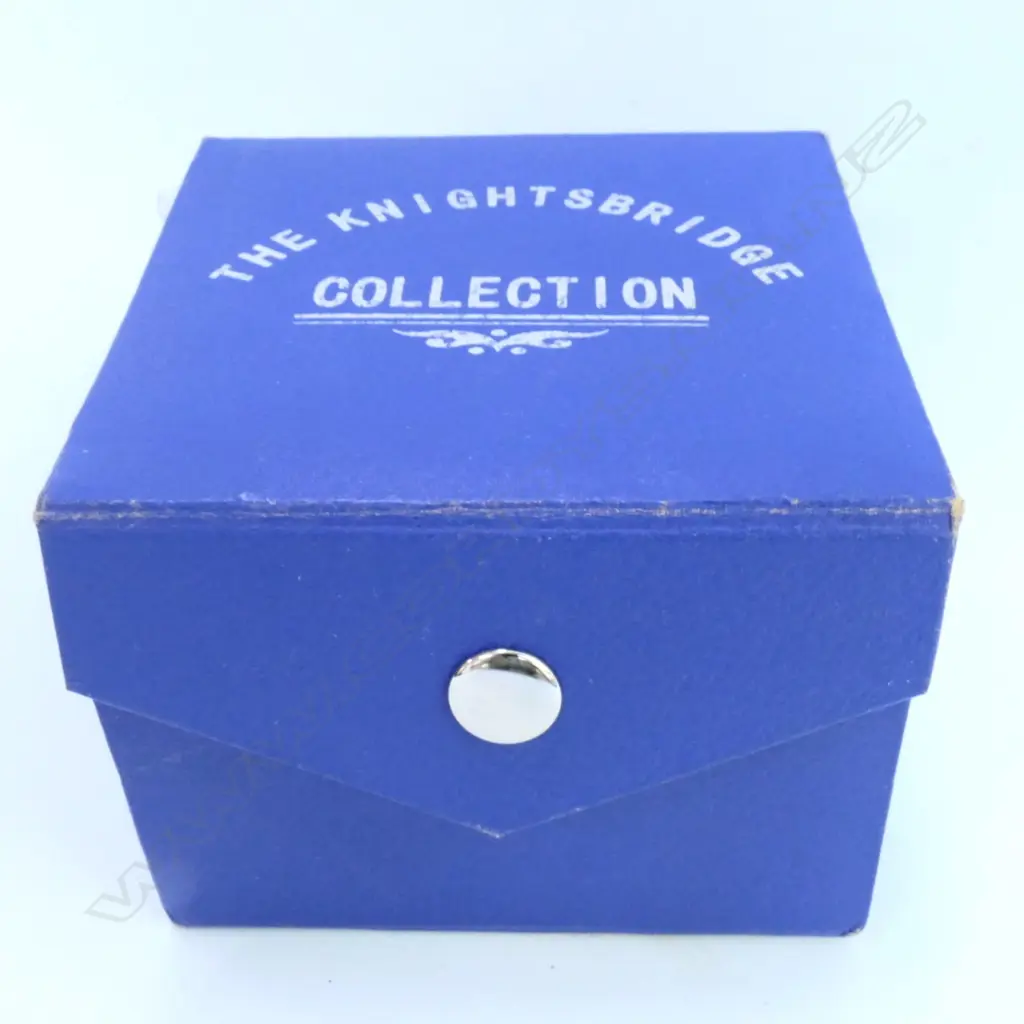 PAPERWEIGHT - BOXED 'THE KNIGHTSBRIDGE COLLECTION' Image 1++