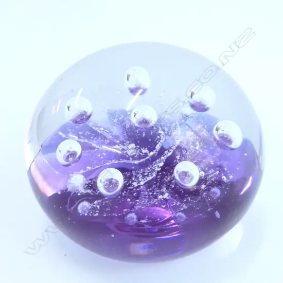 PAPERWEIGHT - BOXED 'THE KNIGHTSBRIDGE COLLECTION'